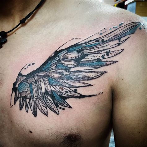 tatuajes de alas en el pecho hombres|tatuajes en el brazo pequeos.